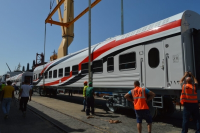 وزير النقل يعلن وصول دفعة جديدة من عربات ركاب السكك الحديدية الجديدة بإجمالي 18عربة