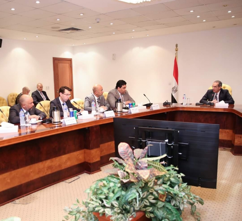 وزير الاتصالات وتكنولوجيا المعلومات يجتمع مع مقدمى خدمات الاتصالات بمصر لدعم العملية التعليمية خلال فترة تعليق الدراسة
