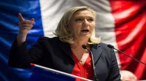 لوبان زعيمة الجبهة الوطنية بفرنسا : فرنسا ليست بوركينى على الشاطئ