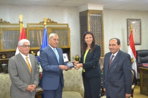 محافظ السويس يستقبل وفد ممثلى هيئة فولبرايت المصرية الأمريكية
