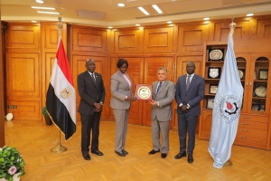 رئيس جامعة السويس يستقبل وفدًا من سفارة جنوب السودان بالقاهرة