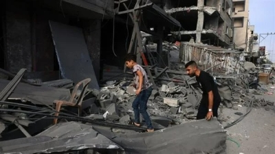 50 شهيدا وجريحا في قصف إس رائيلي على مدرسة تأوي نازحين ب غ زة