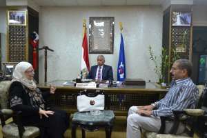 المحافظ يستقبل زهرة عثمان مدير عام المالية الجديد بالسويس