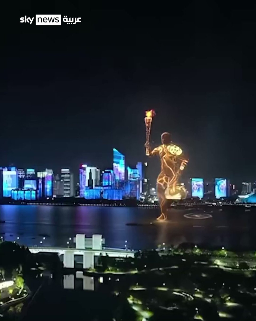 الصين تبهر العالم بحفل افتتاح دورة الألعاب الآسيوية في هانغتشو، حيث أُضيئت الشعلة الأولمبية من رجل رقمي