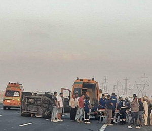 وفاة واصابة شخصين اثر اصطدام سيارة ربع نقل وانقلابها بطريق القاهرة _السويس