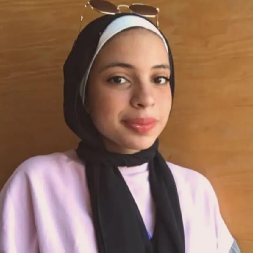 "يارا المحمدي" الطالبة بجامعة الطفل بالسويس تفوز في مسابقة أكاديمية البحث العلمي في الفيزياء