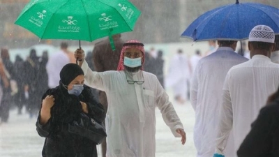 تعطيل الدراسة بالسعودية وعمان وتحذيرات بالإمارات واليمن بسبب الطقس