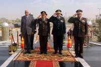 محافظ السويس وقائد الجيش الثالث ومدير الامن يضعون اكاليل الزهور على قبر الجندي المجهول احتفالا بيوم الشهيد
