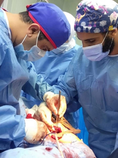 لأول مرة بمستشفي السويس العام  إجراء جراحة صدر غير طارئة لمريض يعاني تجمع صديدي اسفل الرئة اليمني