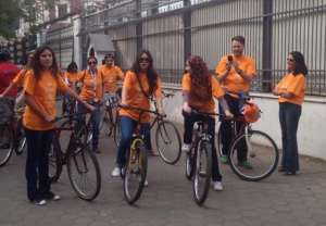 ماراثون «الدراجات البرتقالي» يجتاح شوارع القاهرة