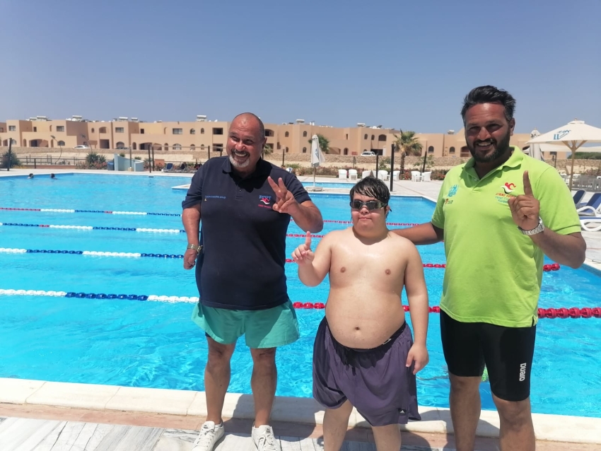 السباح السعودي فيصل القصيبي من ذوى الهمم يبدء معسكر تدريب السباحة بالغردقة لمحاولة عبور المانش