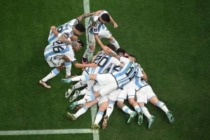 الأرجنتين تتوج بكأس العالم للمره الثالثة في تاريخها بعد الفوز علي فرنسا بركلات الترجيح