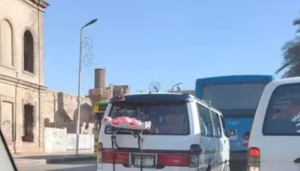 طفل مكفن يسيل منه الدم على ظهر حافلة&quot;.. مشهد يثير الهلع بمصر