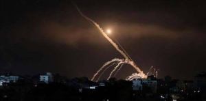 إعلام عبري: هجوم واسع في سماء إسرائيل والدفاعات تتصدى