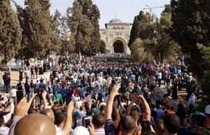 دخول الفلسطينيين المسجد الأقصى