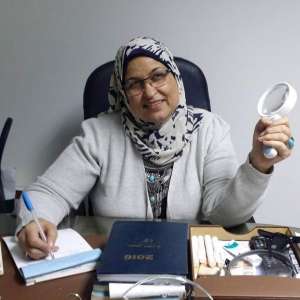 احتفالا بيوم الطبيب المصرى طبيبة سويسية تقوم بالكشف مجانا